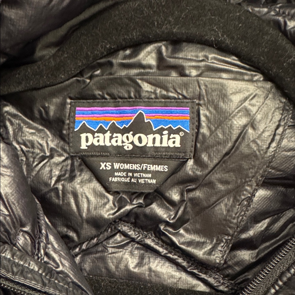 Patagonia Packable Hooded Jacket - Picture 4 of 4